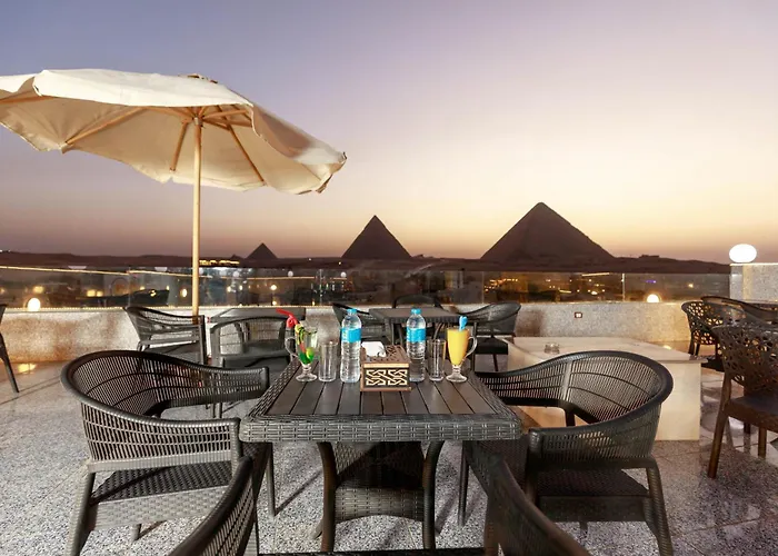 Pyramids Circle Inn Middle East View