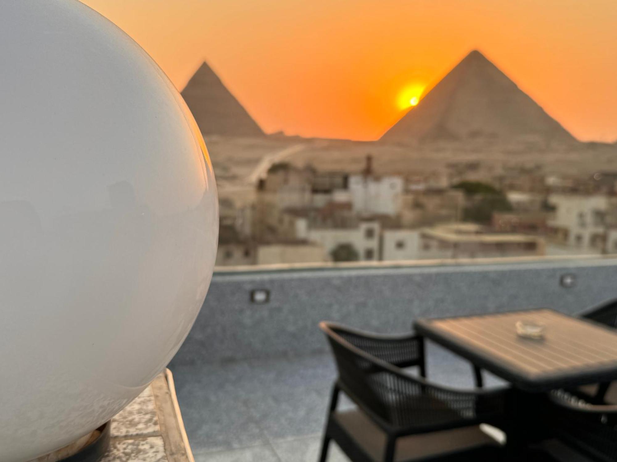 Pyramids Circle Middle East View Hotel