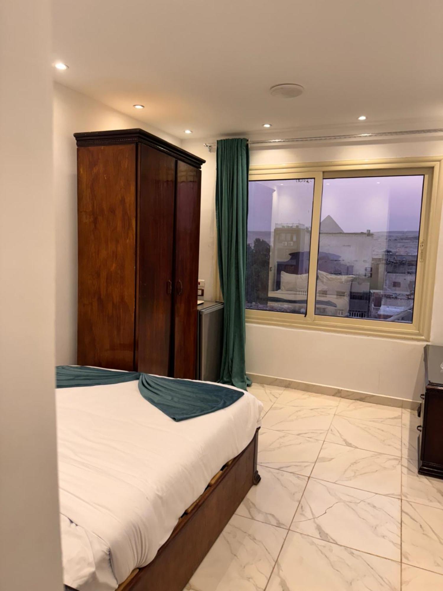 Hotel Pyramids Circle Middle East View