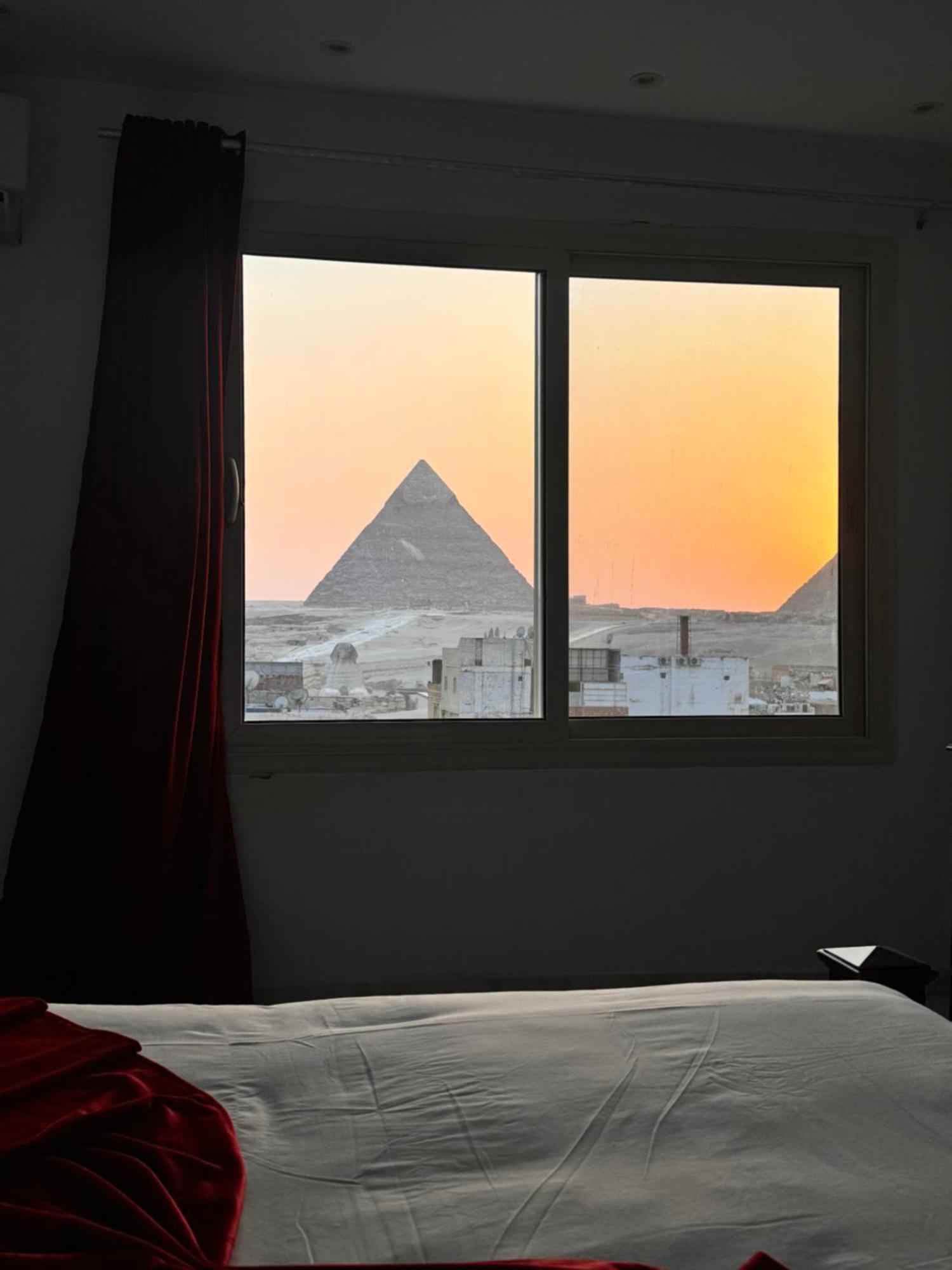 Hotel Pyramids Circle Middle East View
